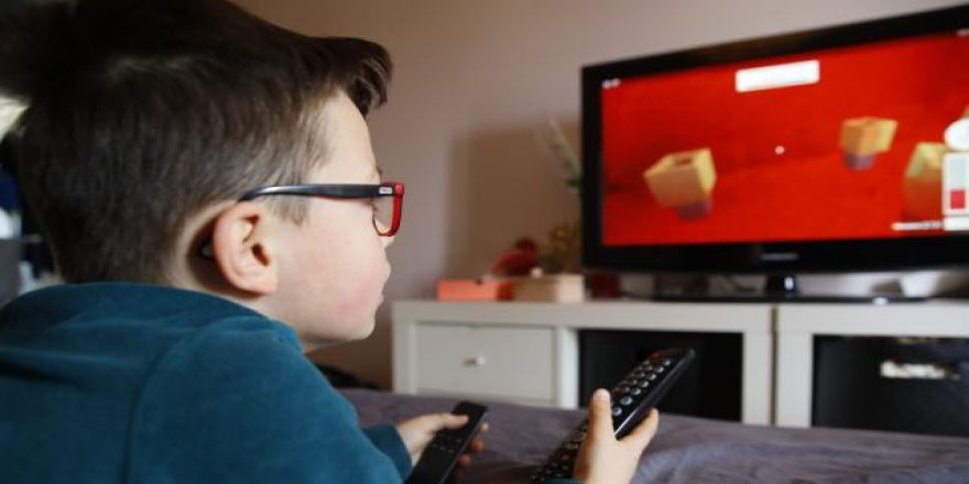 Ekran başında hareketsiz saatler duruşu bozuyor