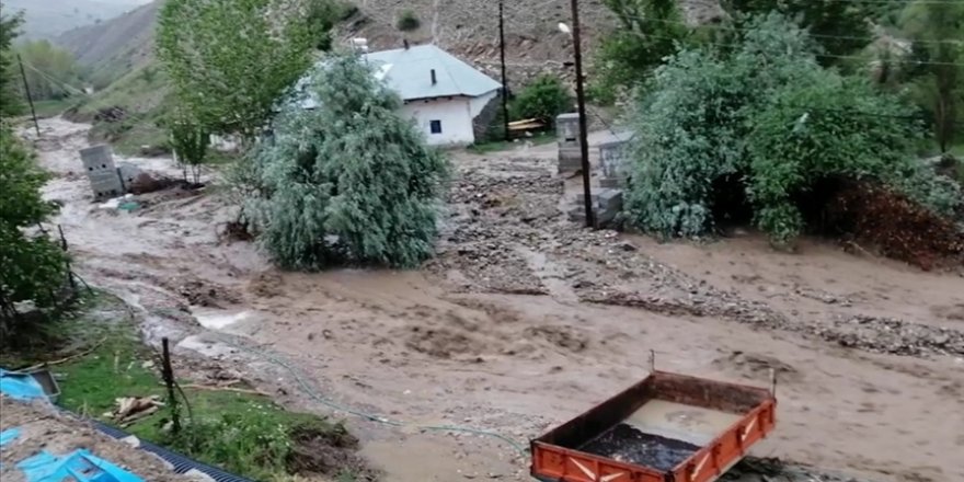 Rize'de şiddetli yağış hasara neden oldu