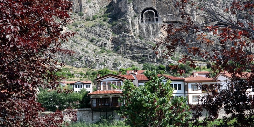 Tarih kokan otantik sokaklarıyla 'şehzadeler şehri' Amasya ziyaretçilerini bekliyor