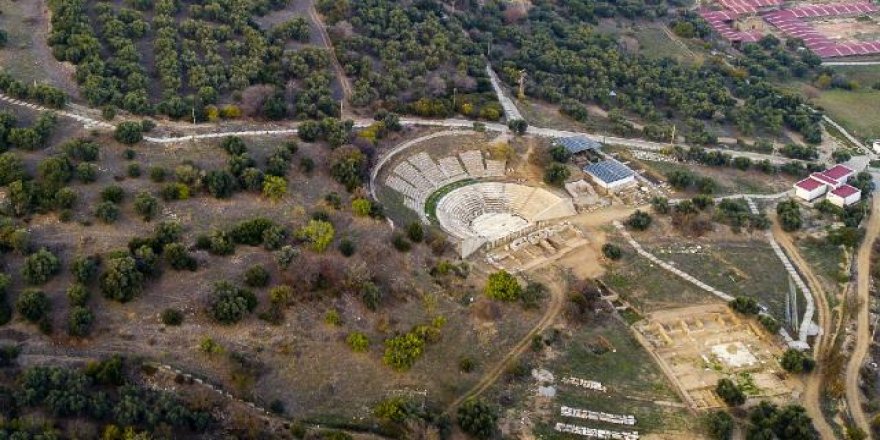 Metropolis Antik Kenti'nde kazı çalışmaları sürüyor