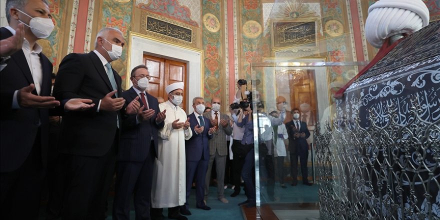 Kabe Kuşağı Fatih Sultan Mehmet'in Türbesi'ne yerleştirildi