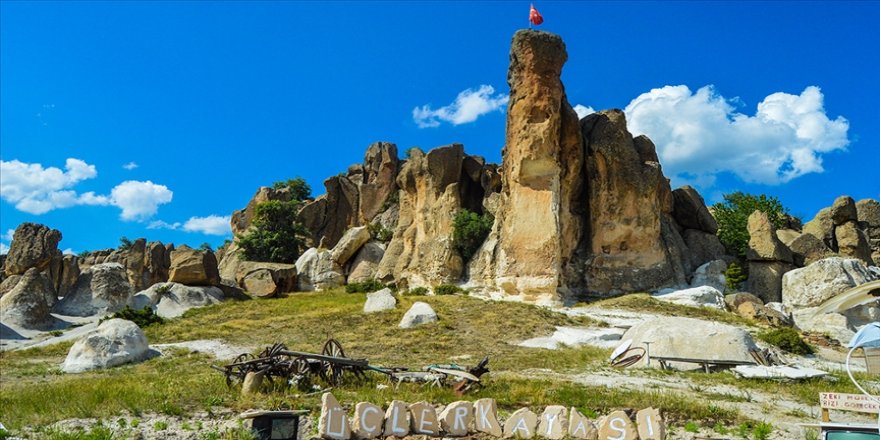 Frigya'nın saklı cenneti: Üçlerkayası köyü