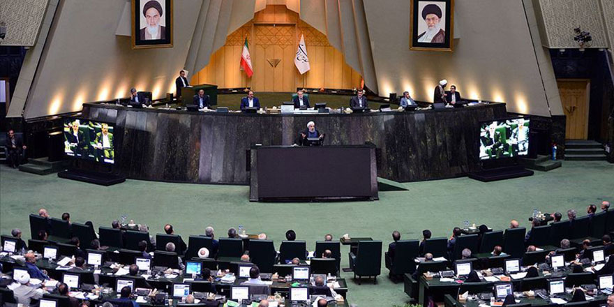 İran'da 'Sünni öğretmenlerin mezhebi gerekçelerle istihdam edilmediği' eleştirisi