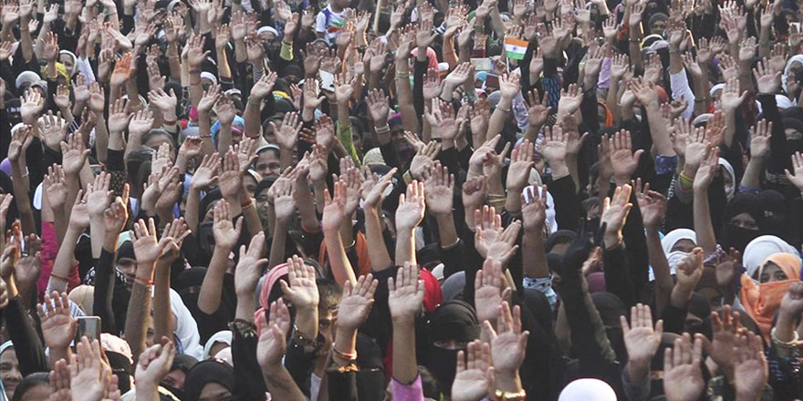 Hindistan'da gerilim artıyor: Müslümanlar sokaklara indi!