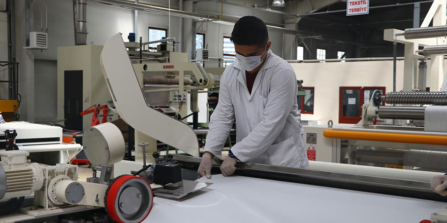 Lise öğrencilerinin hazırladığı 'antibakteriyel önlük' 10 bin öğretmene dağıtılacak