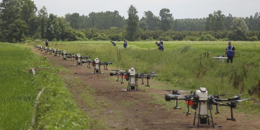 Türkiye'de ilk kez ZİHA'larla çoklu uçuş ilaçlama denemesi Samsun'da yapıldı