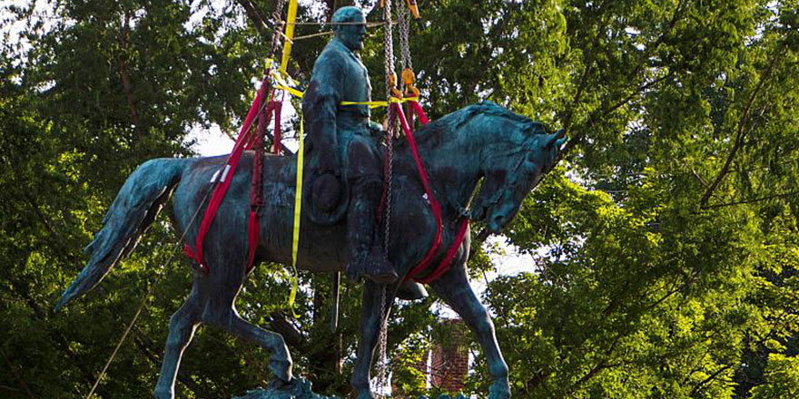 Siyah insanları yok etme günahından kurtulmak için heykelleri söktüler