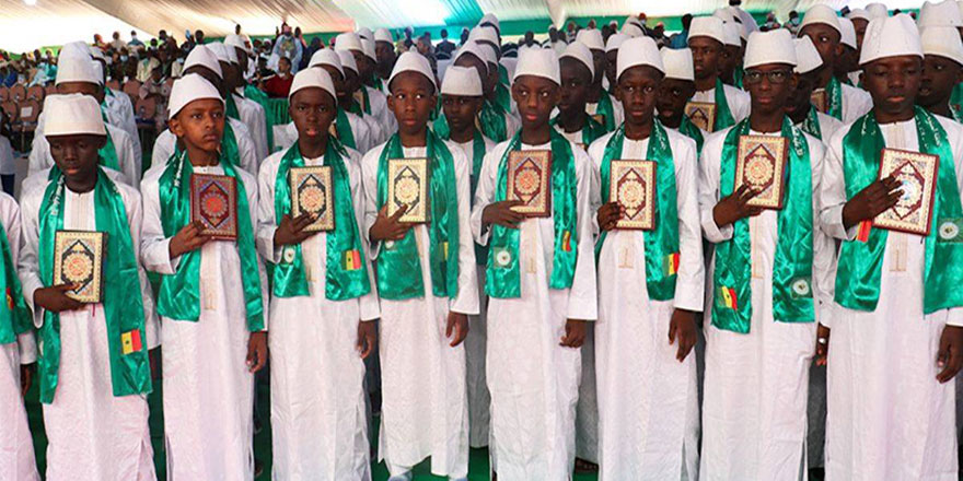 Senegal'in başkenti Dakar'ın en büyük Kur'an okulunda 117 hafız icazet aldı