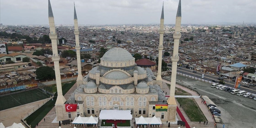 Türkiye tarafından inşa edilen Gana Millet Cami ve Külliyesi ibadete açıldı