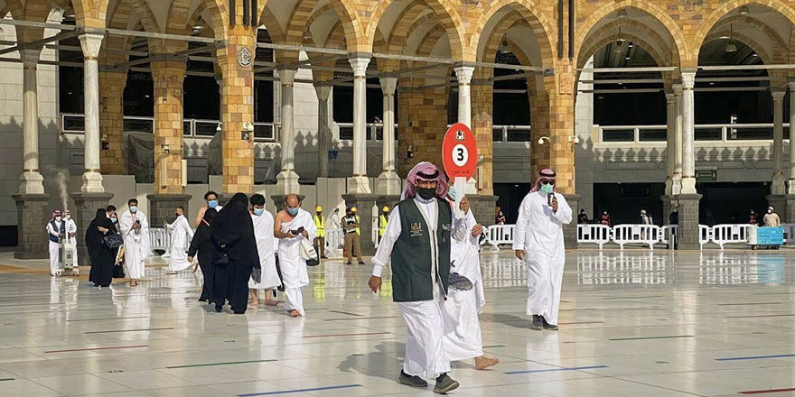 Kabe'de Hacı adaylarının ilk tavafı başladı
