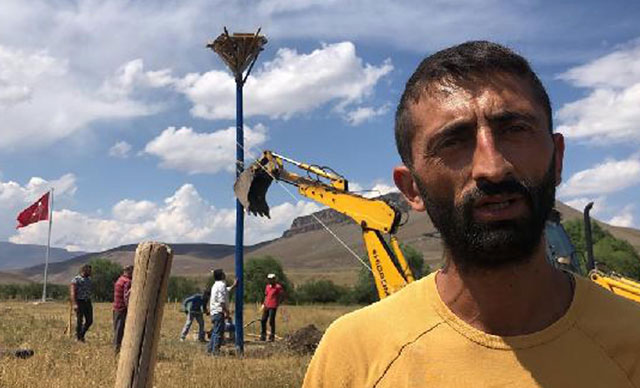 Turistin sözlerine üzülüp, köyüne orman kurdu
