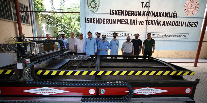 Meslek lisesi öğrencileri okullarında CNC fiber lazer kesim makinesi üretti