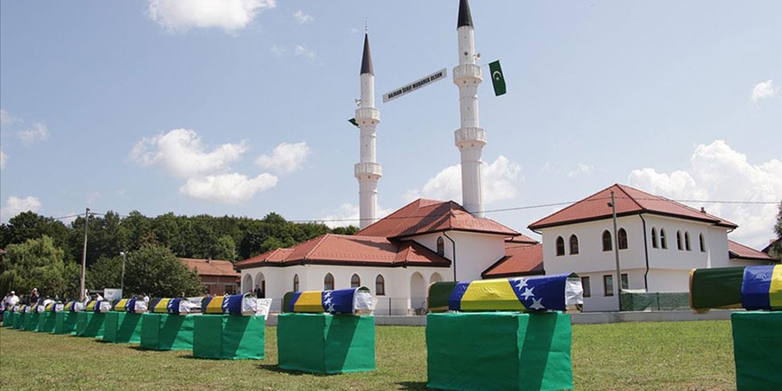 Bosna Hersek'teki savaşta Sırpların katlettiği 12 sivil daha toprağa verildi