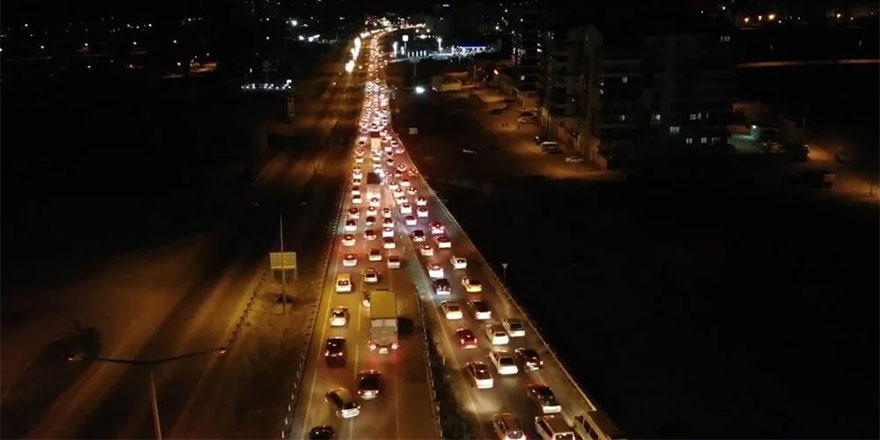 Kırıkkale'de trafik yoğunluğu: Araç kuyruğu 15 kilometreyi buldu