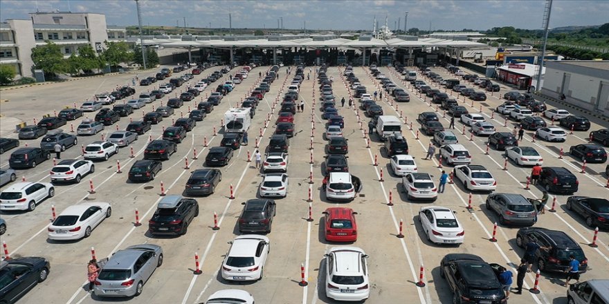Sınır kapılarındaki trafik 2021'de yüzde 29 arttı