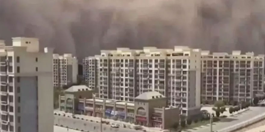 Çin'deki kum fırtınası 100 metreyi aştı, şehri adeta yuttu