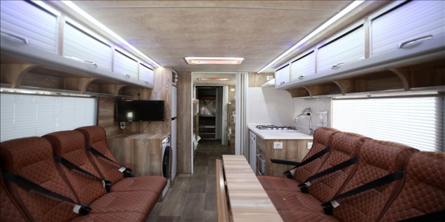 Hurda otobüs, doğal afet ekipleri için 'seyyar otele' dönüştürüldü