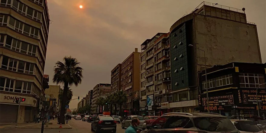 Bu sabah İzmir'de gökyüzü başkaydı