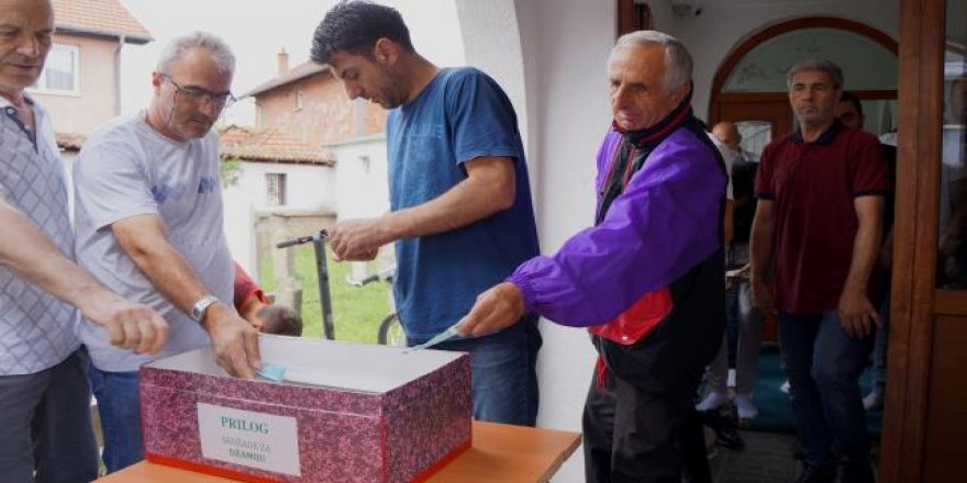 Sırbistan'ın Sancak bölgesindeki camilerde Türkiye için yardım toplandı