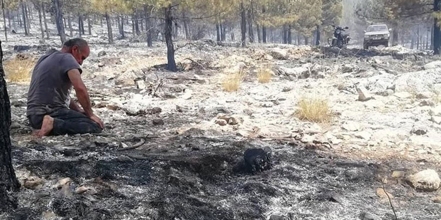 Yangın söndürülünce küller üstünde şükür namazı kıldı