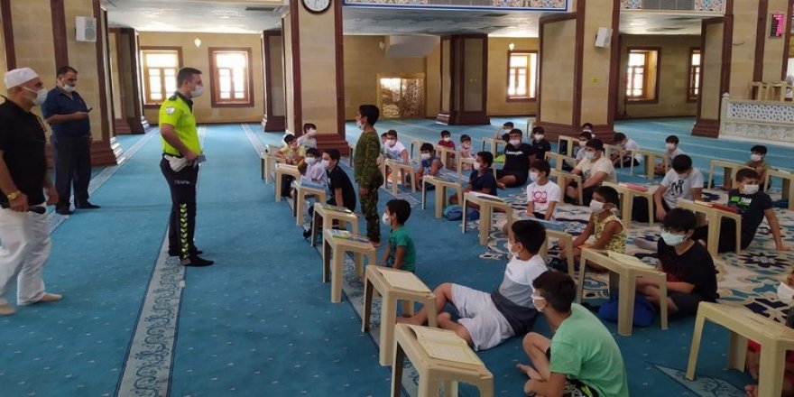 Kur'an kursu öğrencileri 'Trafik dedektifi' oldu
