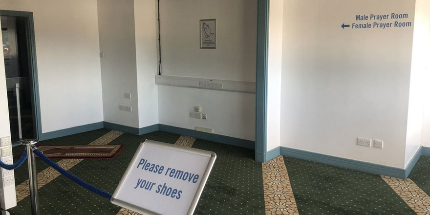 İngiliz futbol kulübü Blackburn Rovers, kartonda namaz kılanları görünce harekete geçti