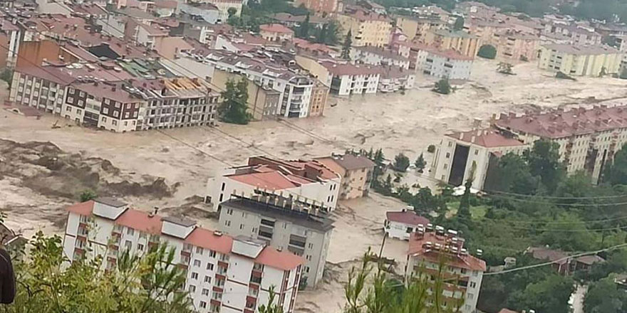 Çocuklar korkmasın diye sel felaketini 'oyun' gibi anlatmışlar