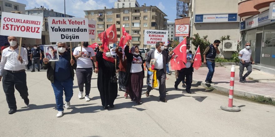 Van’da 32 aile, evlat nöbetine devam ediyor