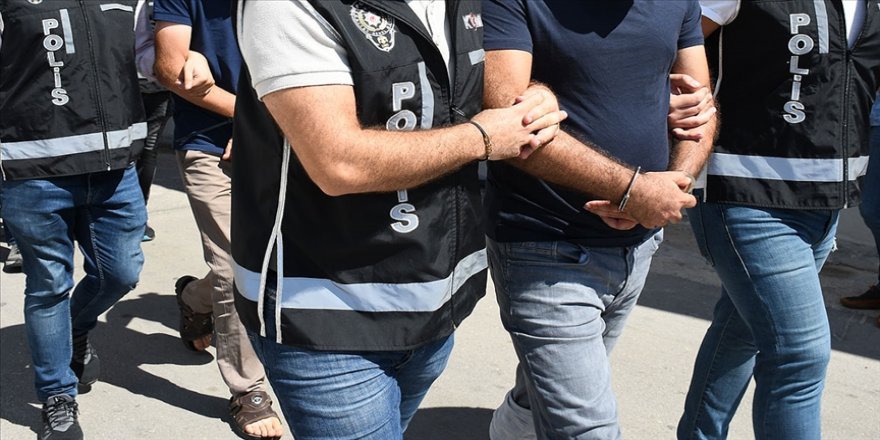 Kiracısının oturduğu evin kapısını baltayla kıran ev sahibinin oğlu tutuklandı