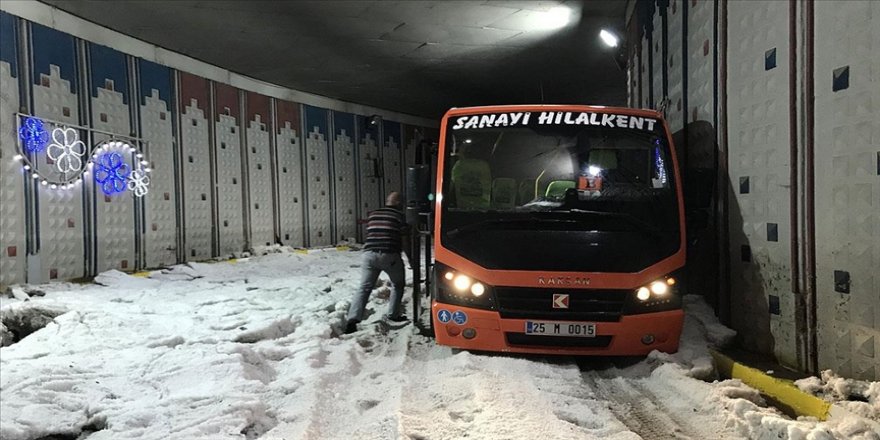 Erzurum, dolu yağışıyla beyaza büründü