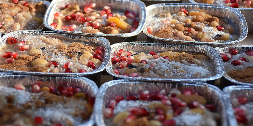 Bereket, paylaşma, birlik ve beraberliğin simgesi: Aşure Günü