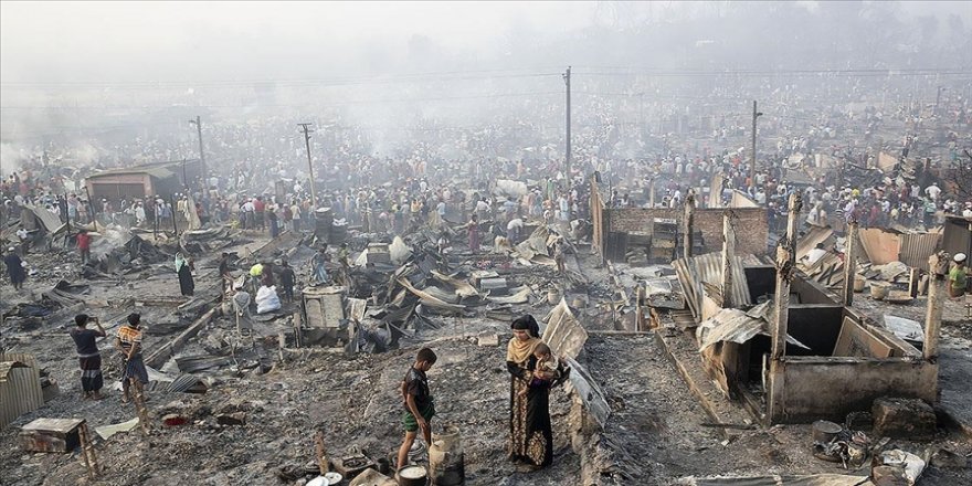 Bangladeş'te Arakanlı Müslümanların yaşadığı kampta yangın çıktı