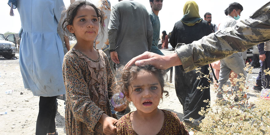 Kabil'deki tahliye kaosunun en büyük mağduru çocuklar