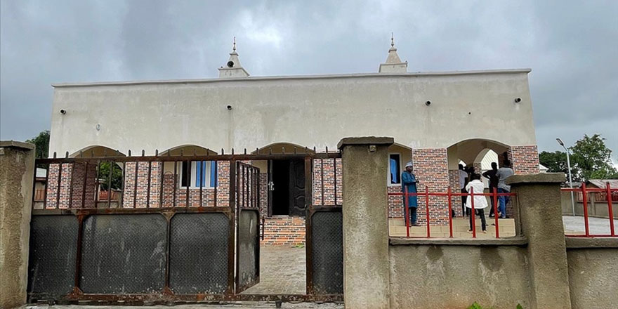 Nijerya'da Katolik papaz öncülüğünde Müslümanlar için cami inşa edildi