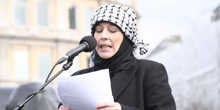 Taliban'ın 2001'de alıkoyduğu İngiliz gazeteci Afganistan'da neler döndüğünü anlattı