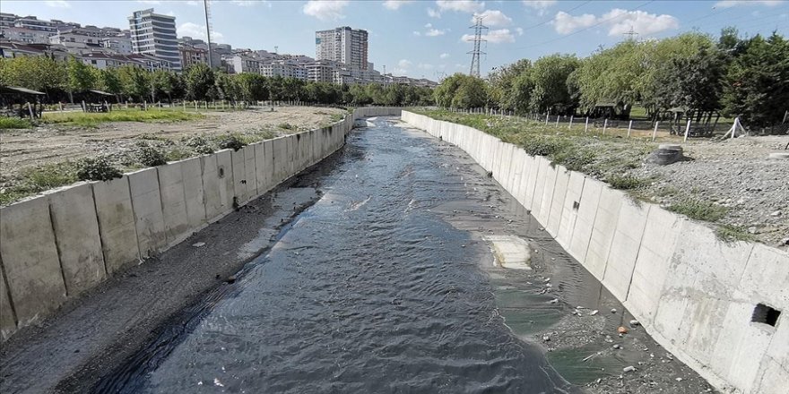 Haramidere'de atıklar nedeniyle koku ve kirlilik oluştu