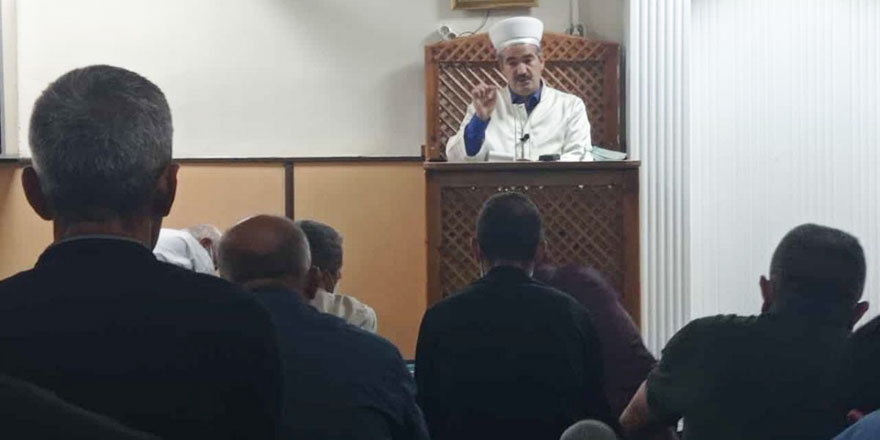 İmam cemaati uyardı: Düğünlerdeki israf yüzünden gençlerimiz evlenemiyor