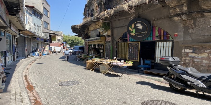 İstanbul'daki mahallenin gündüz 200 bin olan nüfusu gece 12 kişiye düşüyor