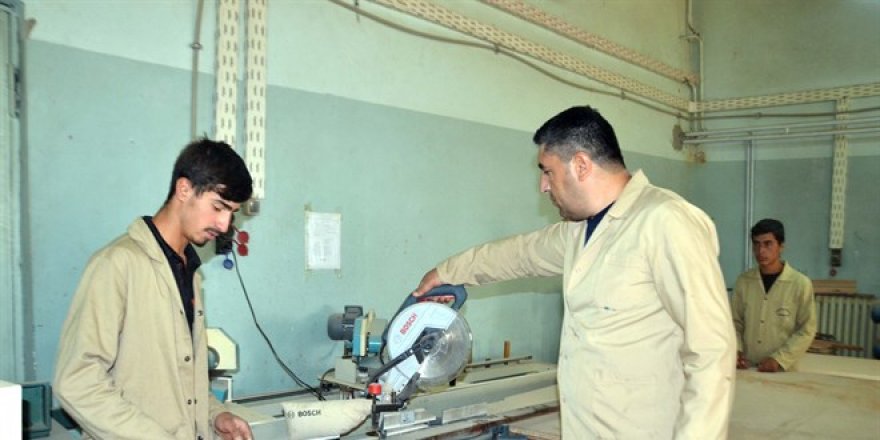 Meslek lisesi stajyerlerinin ücretini devlet ödeyecek