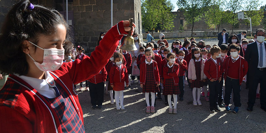Yarıyıl tatilinin ardından ilk ders zili çaldı