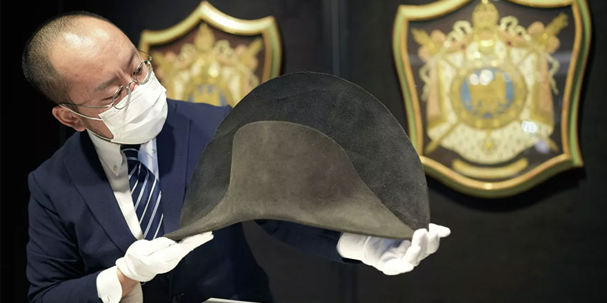 Napolyon Bonaparte'ın, üzerinde DNA izleri bulunan ilk şapkası açık artırmaya çıkarılıyor