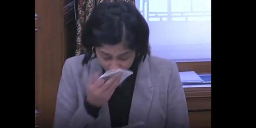 İngiltere'de Müslüman milletvekili, karşılaştığı ırkçı saldırıları gözyaşları ile anlattı