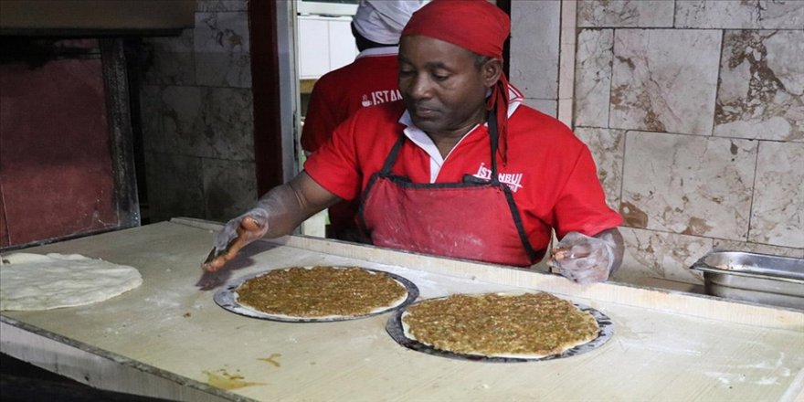 Kamerunlu ustalar lahmacun ile Adana ve Urfa kebabını öğrendi