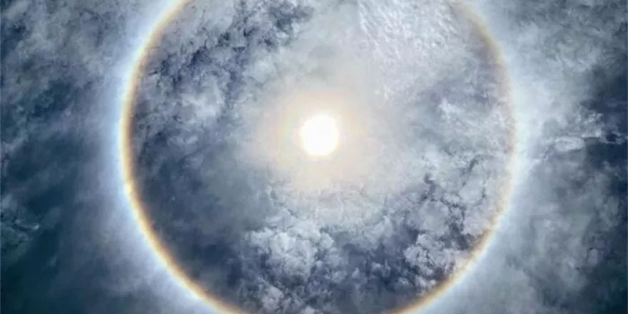 Öğleden sonra dışarı çıkanlar güneşi böyle gördü