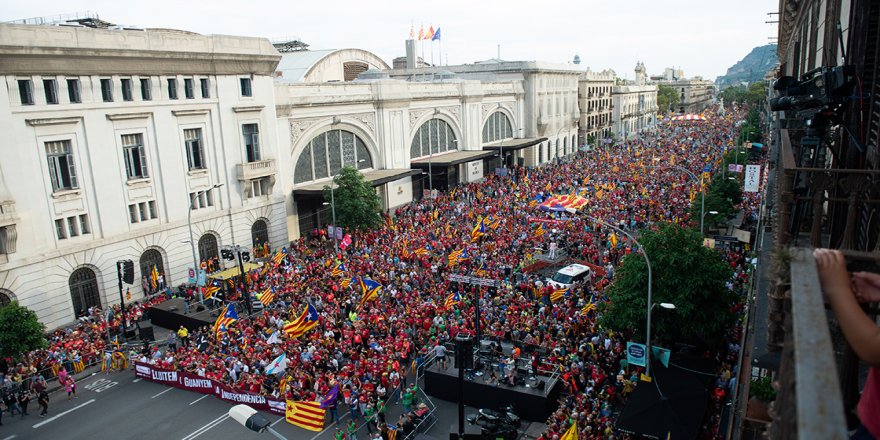 Katalonya milli günü son 10 yıldır olduğu gibi bu yıl da bağımsızlık yanlısı taleplerle geçti