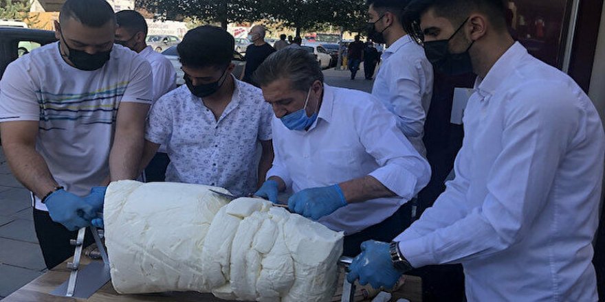 Cağ kebaptan sonra cağ dondurma