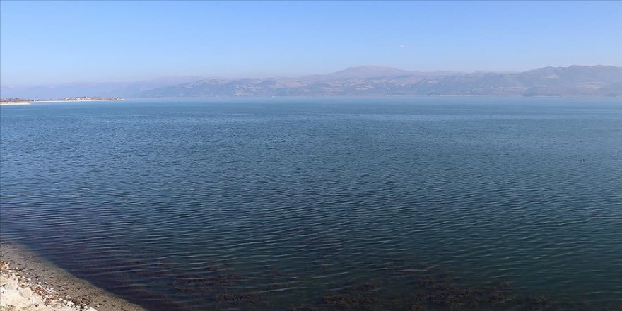Eğirdir Gölü'ne lağım suyu karıştığı iddialarına ilişkin inceleme başlatıldı