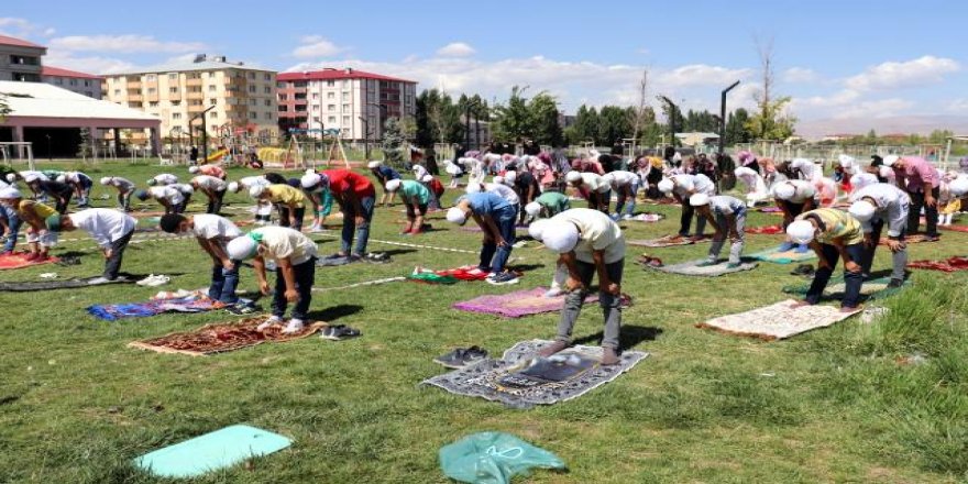 Çocuklara yönelik namaz kılma etkinliği düzenlendi