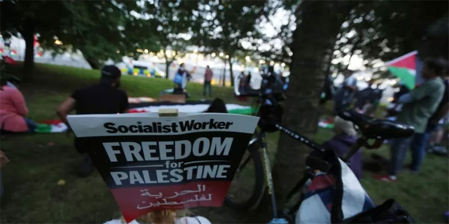 Londra'da Filistin gösterisi... Silah fuarı önünde İsrail'i kınadılar