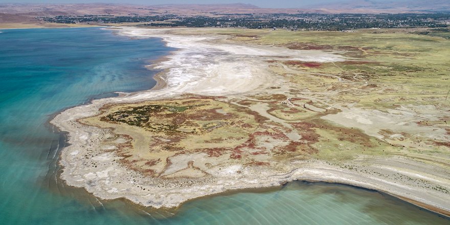 Van Gölü'ndeki çekilme ciddi boyutlara ulaştı